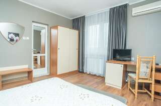 Отель Hotel Accent Razgrad Стандартный семейный номер-3